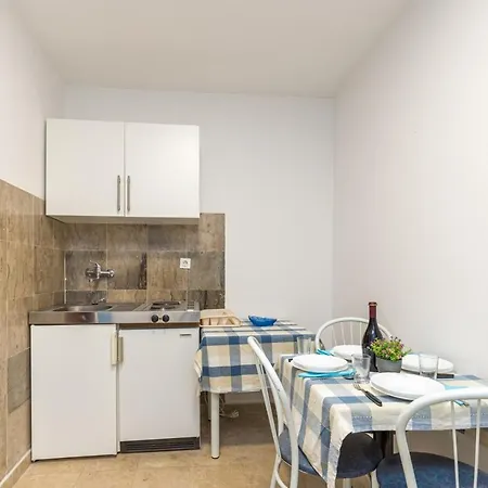ゲストハウス Apartments Luna *